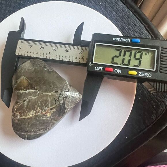 Volcano Agate Heart Carving UV Reactive (4)‎ - Picture 9 of 10